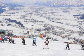 石打丸山スキー場でスキー学校